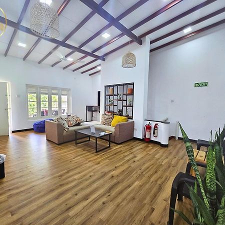 Galle Face Terrace Hostel By Tourlux Коломбо Екстер'єр фото